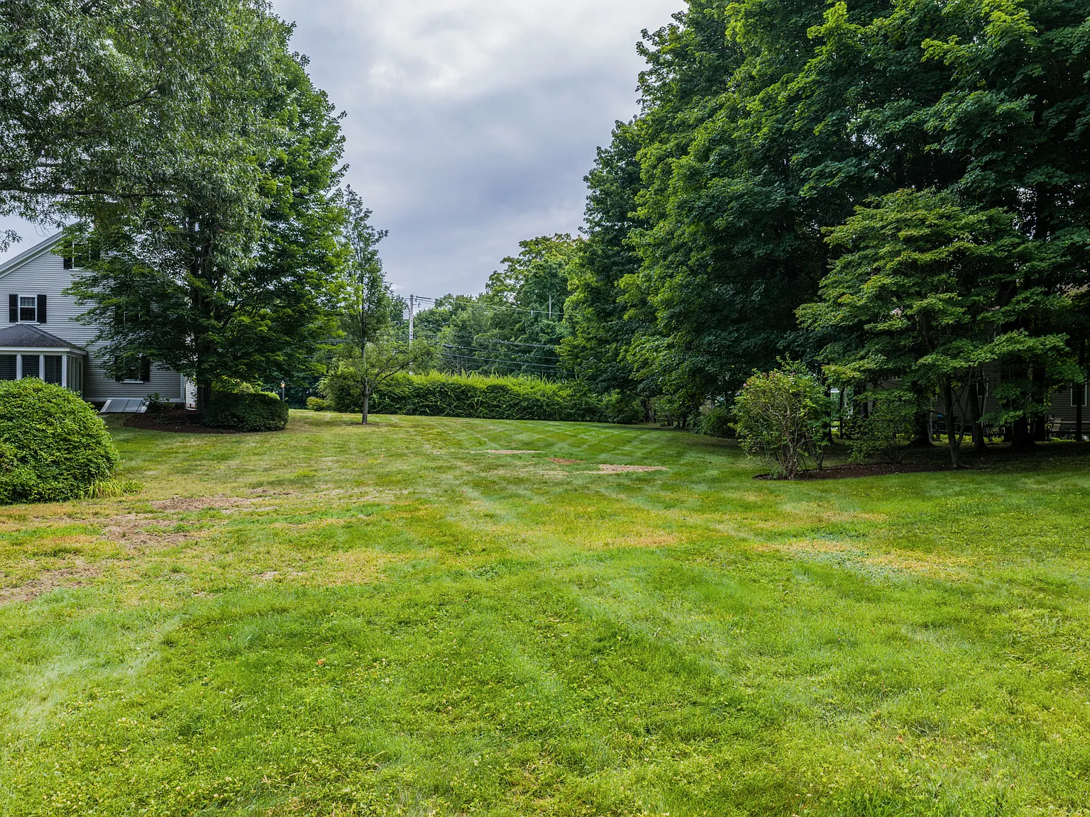 4 bed, 3300 sqft, $5,750 — Photo 2