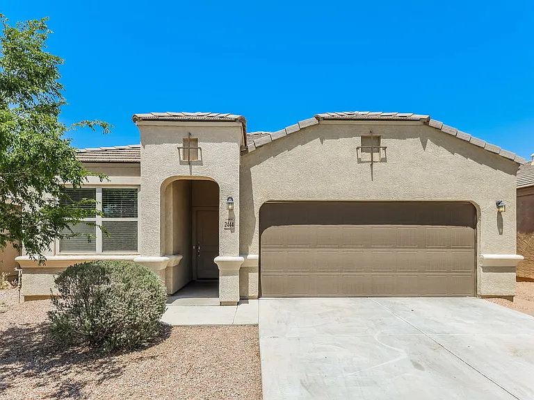 2444 W Tamarisk Ave — Photo 1