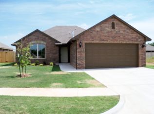 10724 SW 35th St, Yukon, OK 73099