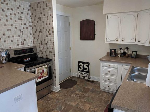 5th image of 703 E Centerway St
