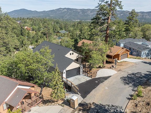 2nd image of 1436 Klamath Rd