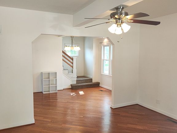 5th image of 1020 Hennepin St