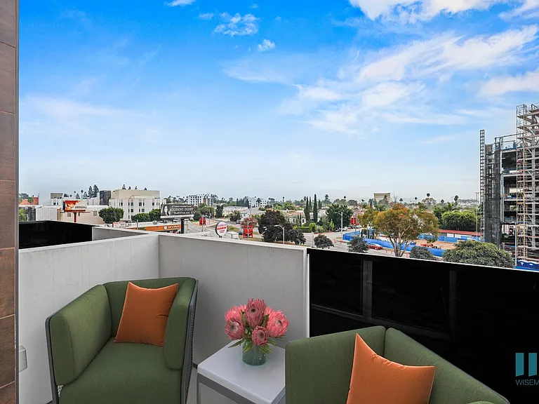 Patio with Views of the City - Chestnut