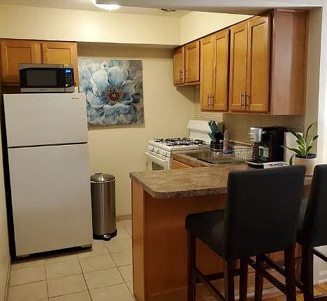 3rd image of 1058 W Hollywood Ave
