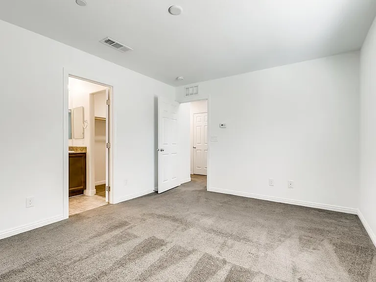 4496 Pencester St — Photo 9