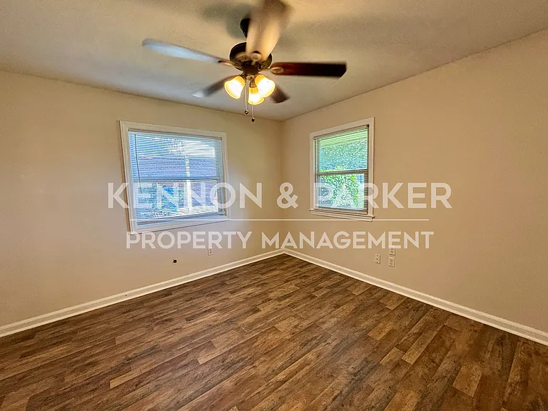 4494 Longview Dr — Photo 11