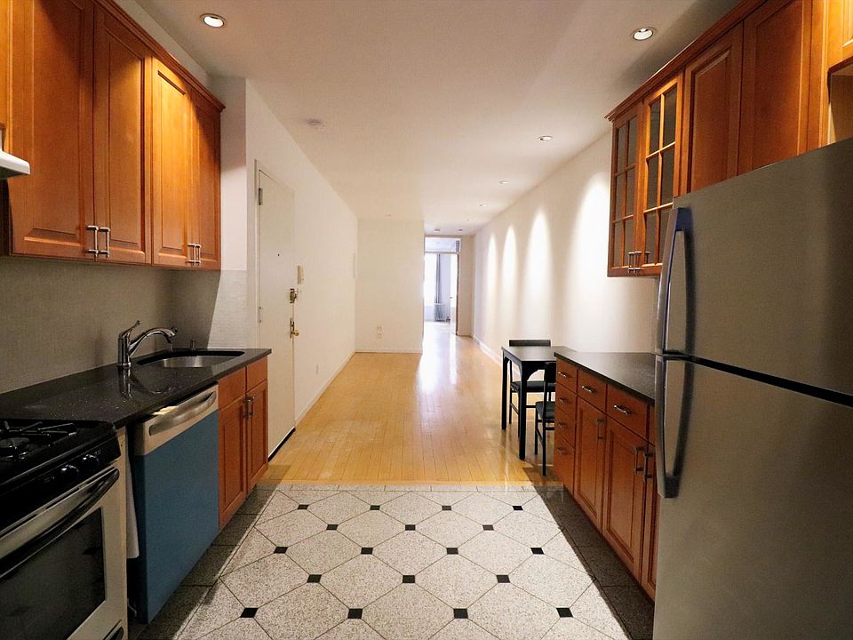 1st image of 528 W 46th St APT 3E