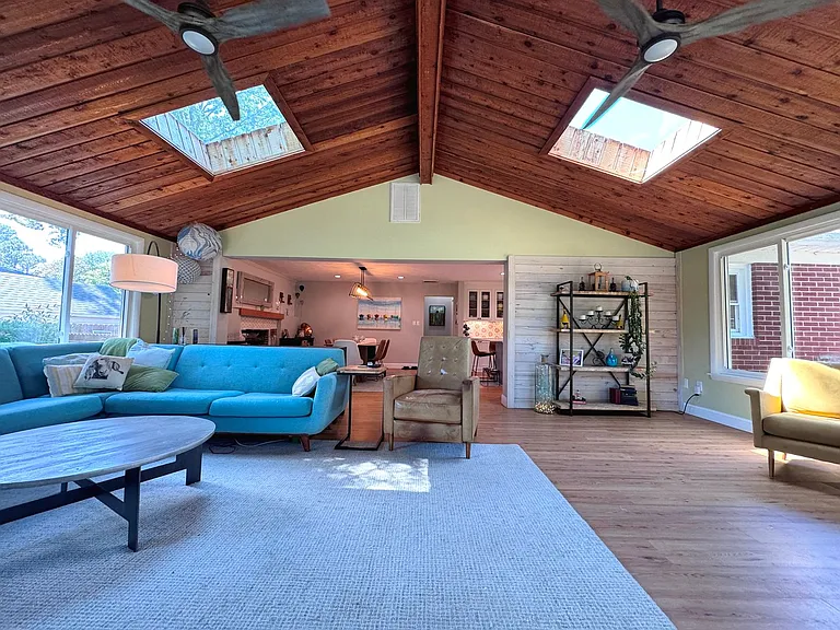928 General Stuart Dr — Photo 4