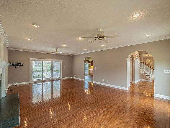 4th image of 400 Tudor Blvd