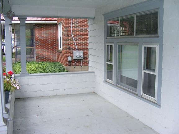 2nd image of 442 Clinton Ct