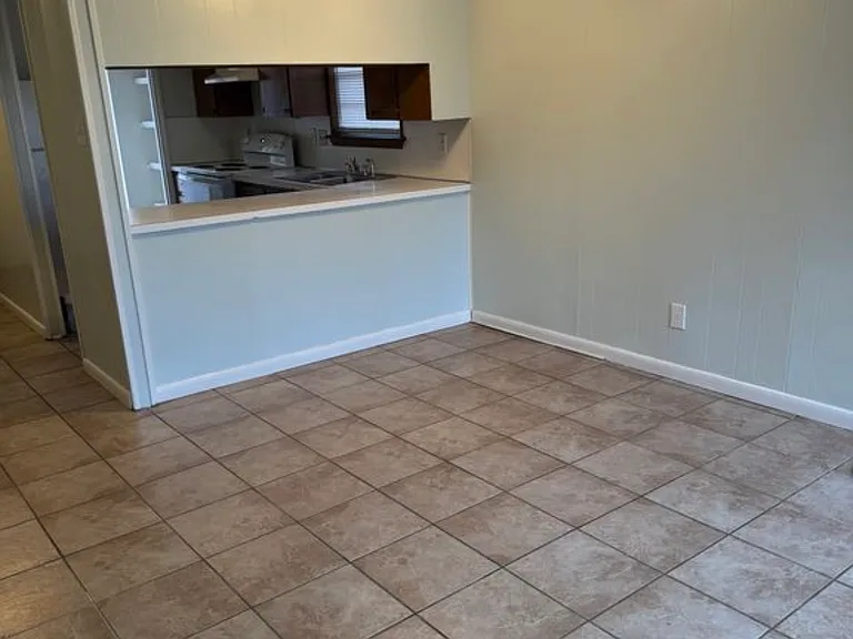 1403 Stafford Rd — Photo 3