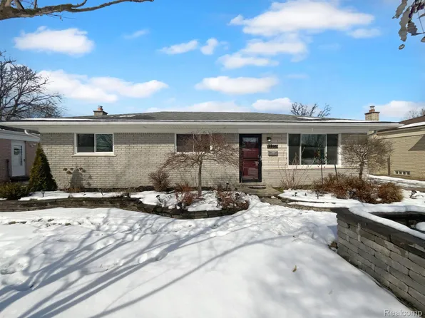 13359 Picadilly Dr, Sterling Heights, MI 48312