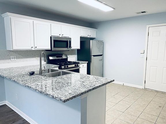5th image of 522 Parkstone Ln