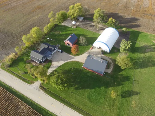 3851 Holt Rd, Minooka, IL 60447