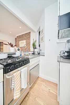 Rented by Living New York | media 13