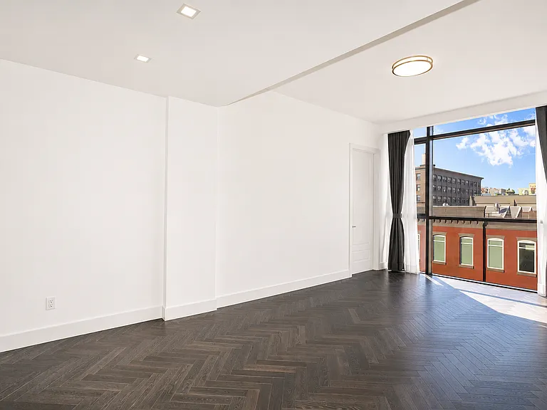 11-12 44th Dr #4G — Photo 4