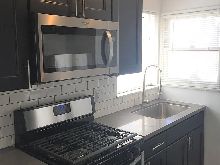 Evans Apartments — Photo 59