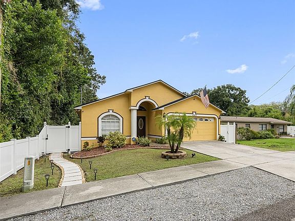 4th image of 10407 N Woodmere Rd