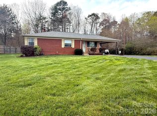 2841 20th St NE, Hickory, NC 28601