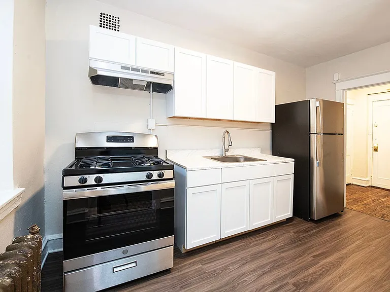 **English Manor Apartments Timeless Charm in the Heart of East Germantown** — Photo 45