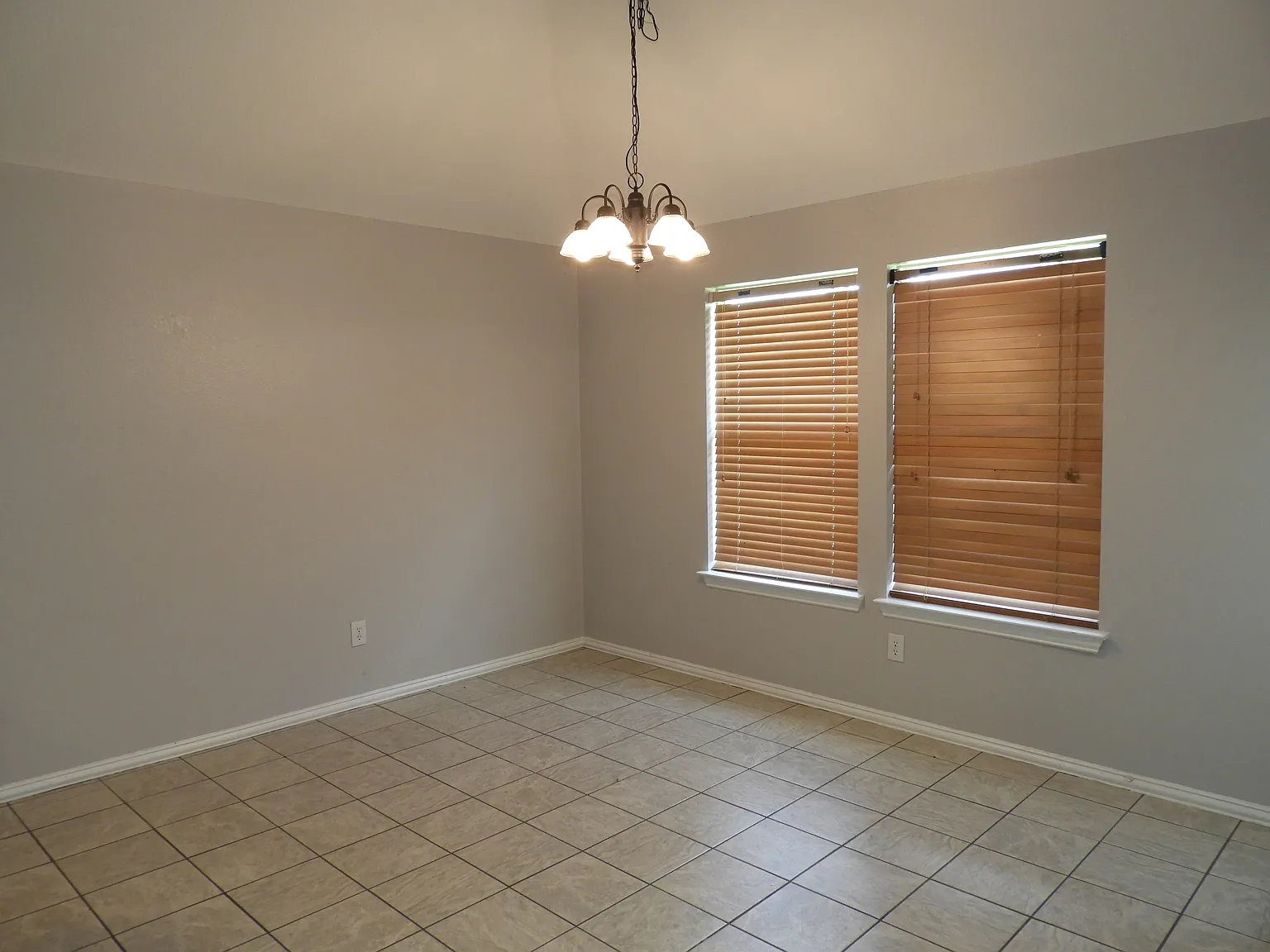 3 bed, 1673 sqft, $2,099 — Photo 4