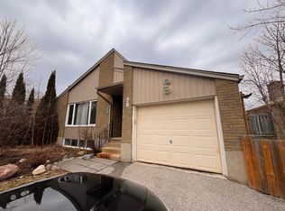 28 Mulberry Ln, Waterloo, ON N2L5L5