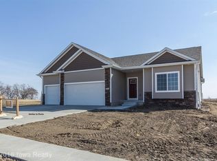 660 NE Badger Ln, Waukee, IA 50263
