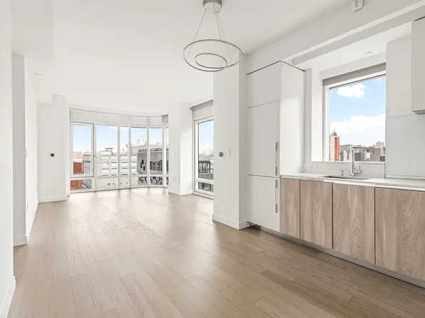 555 West 43rd Street image 12 of 16