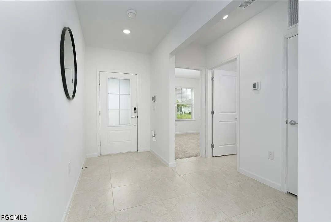 3 bed, 2.0 bath, 1662 sqft, $2,450 — Photo 2