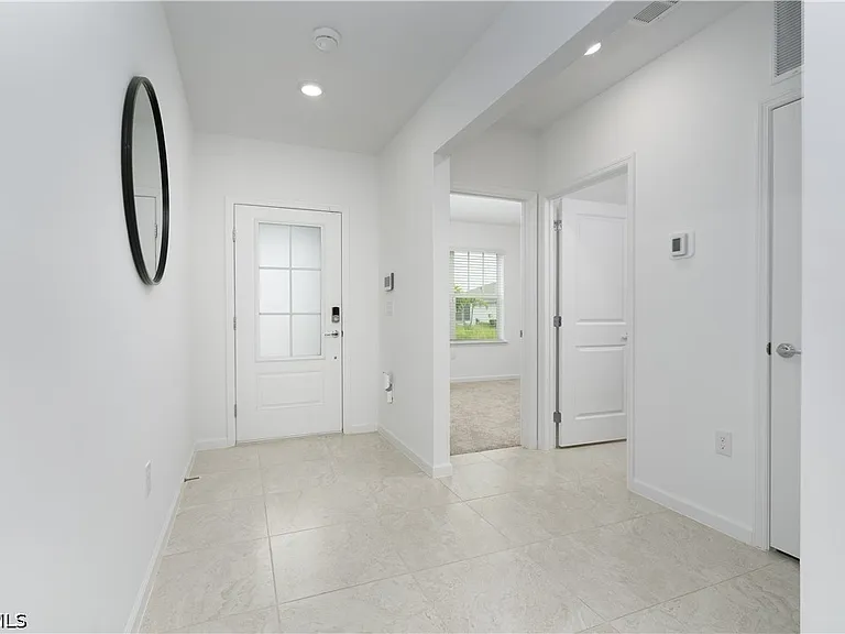 42428 Cascade Dr — Photo 2