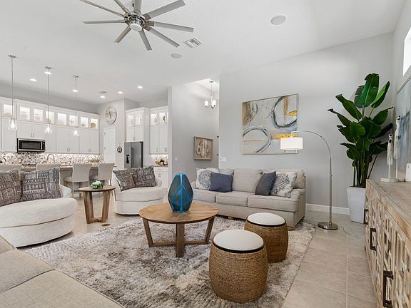 4th image of 544 Mosaic Blvd