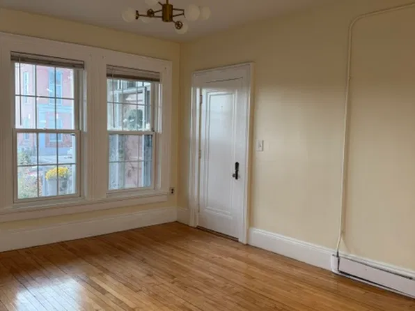 271 Broadway APT 2, Methuen, MA 01844