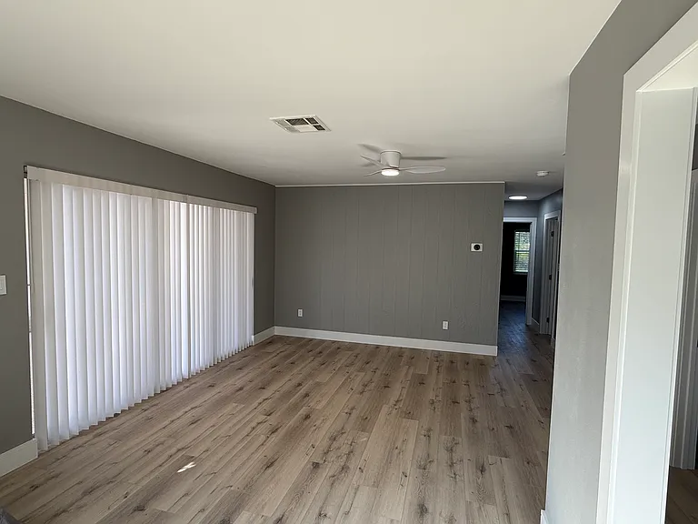 3104 Saint Clair Ave — Photo 4