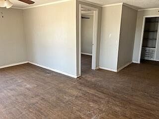 4th image of 2106 35th St