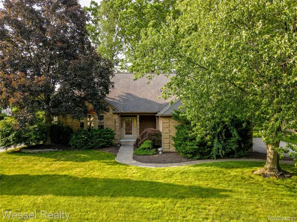 53778 Oakview Dr, Shelby Township, MI 48315