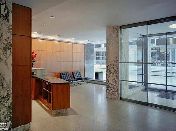 77 West 55th Street image 6 of 9