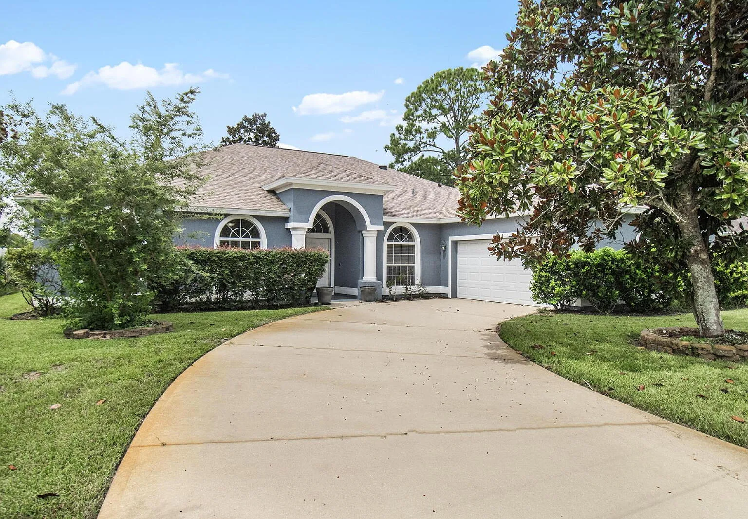 4 bed, 2.0 bath, 2267 sqft, $2,600 — Photo 1