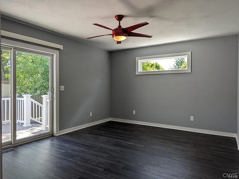 5854 Reis Dr — Photo 16