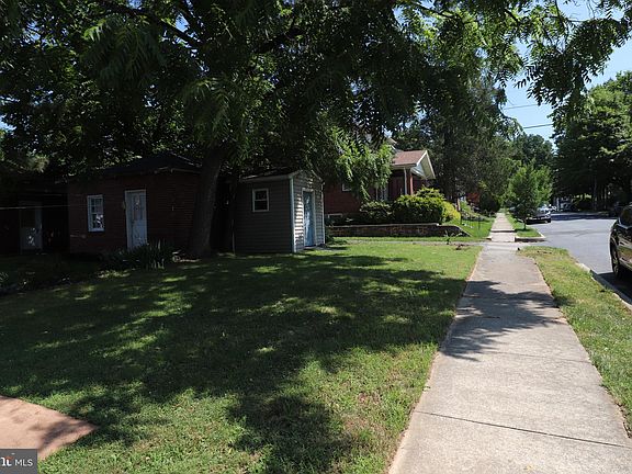 3rd image of 301 N Waverly St