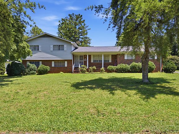 3rd image of 3606 Bowman Cir NE