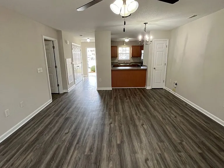 Meridian Park Apartments — Photo 29