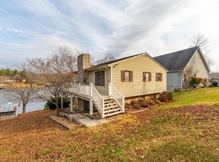 1392 Hermitage Cir, Huddleston, VA 24104