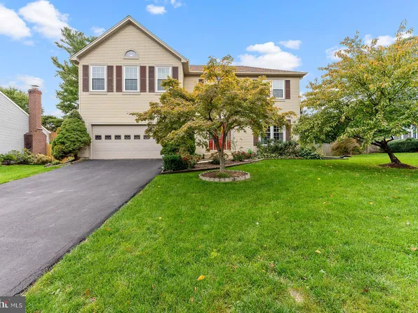 417 Madison Forest Dr, Herndon, VA 20170