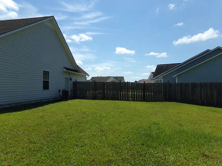 1016 Locust Ct — Photo 31