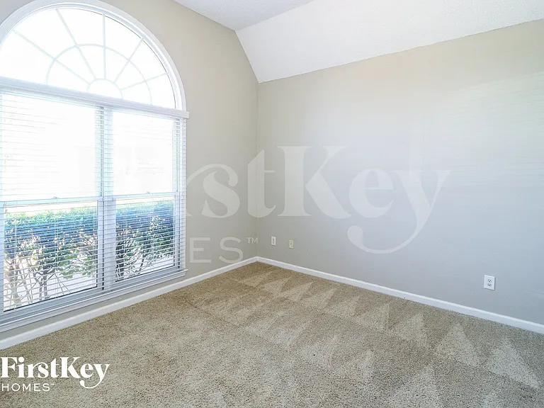 9297 Sarsen Dr — Photo 11