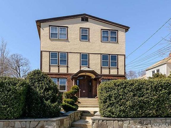 2nd image of 17 Roslyn Dr