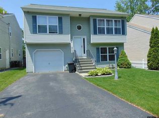 475 Chadwick Rd, Schenectady, NY 12304