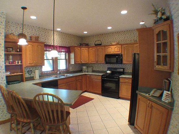 4th image of 8412 Canterbury Dr