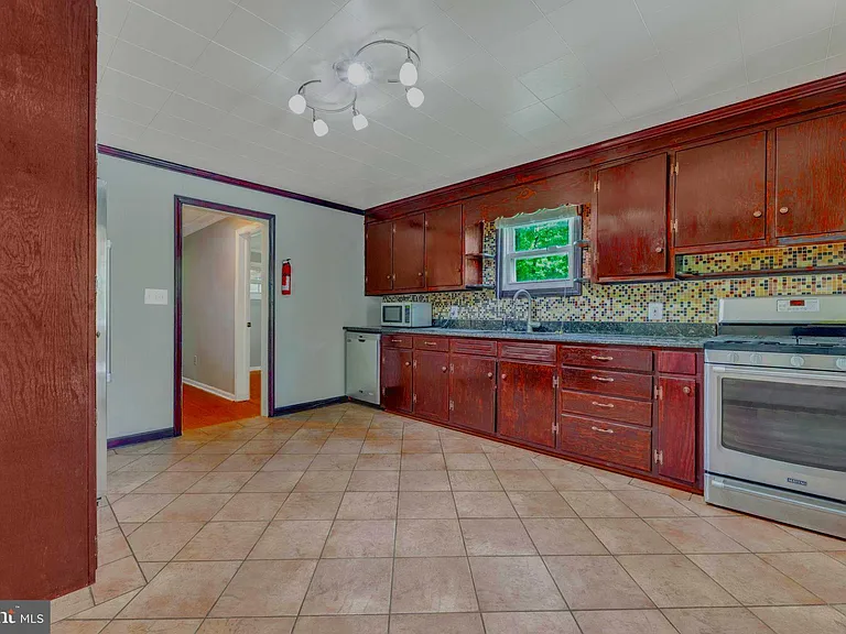 8206 Waterford Rd — Photo 17