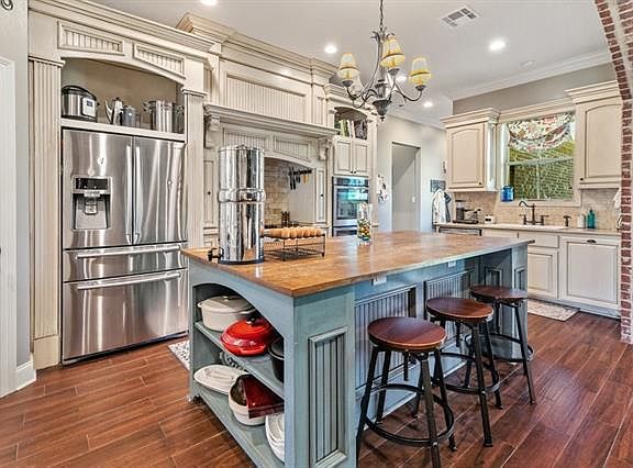 3rd image of 3235 Robin Ln